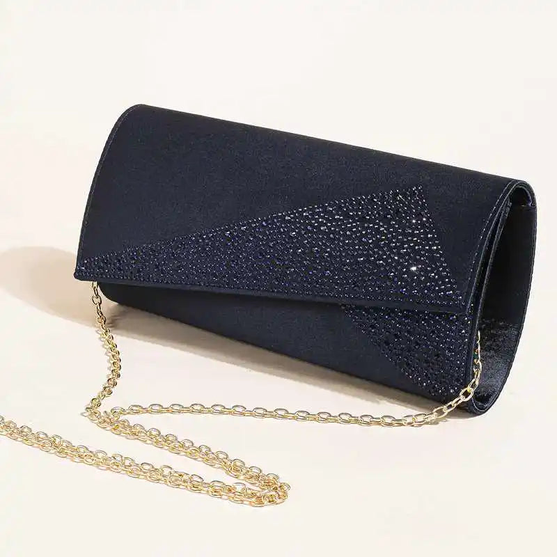 pochette en satin à strass